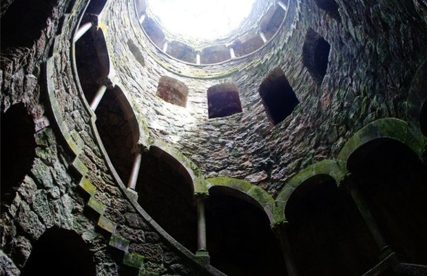 Il Pozzo Iniziatico massonico di Quinta da Regaleira